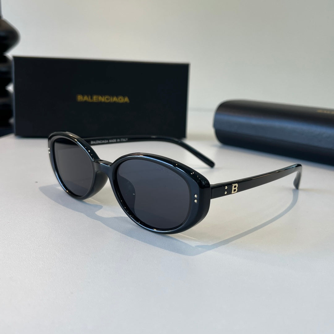 Balenciaga Rectangular Silver Lens Sunglasses for Men & Women - 466041 - detail image 3