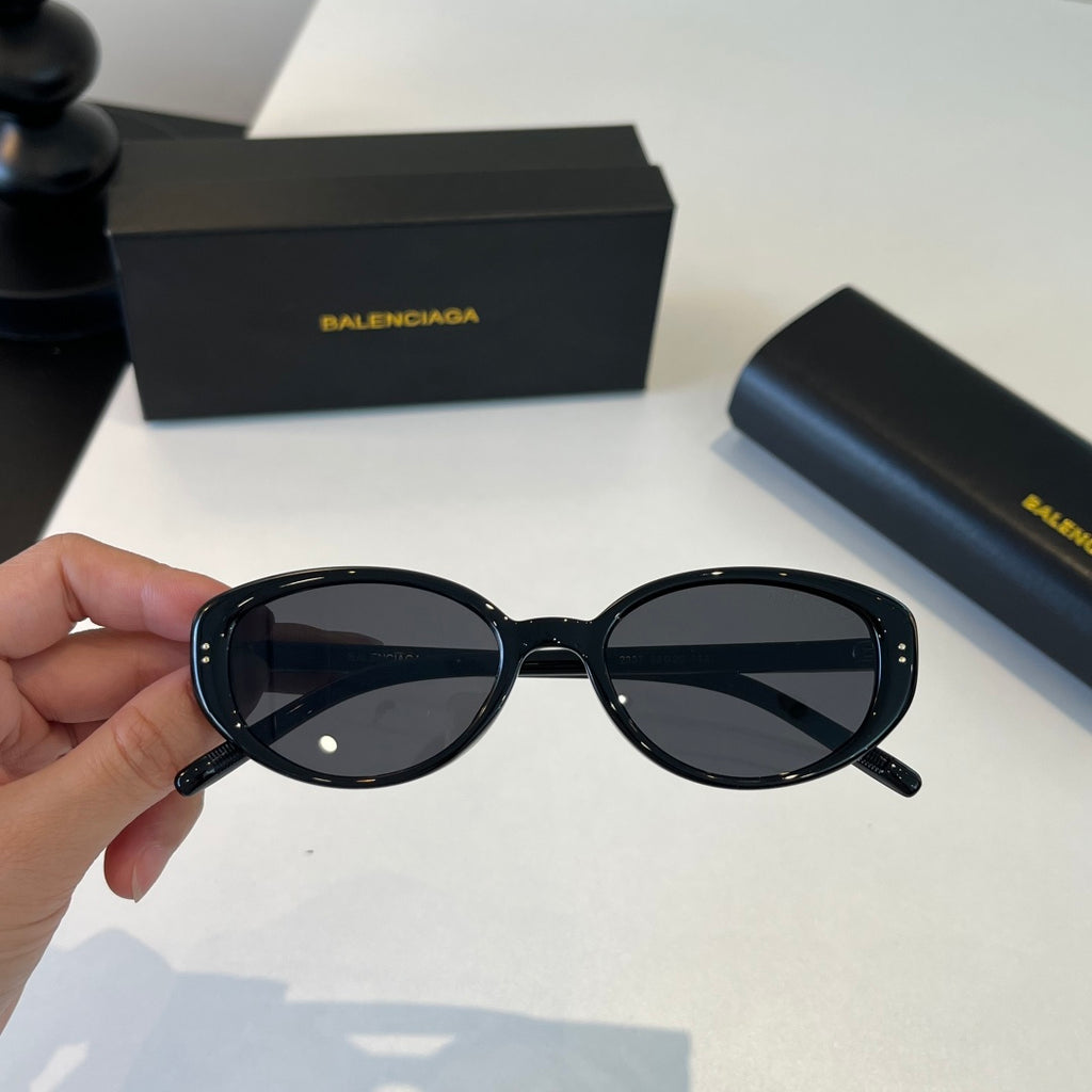 Balenciaga Rectangular Silver Lens Sunglasses for Men & Women - 416124 - detail image 5