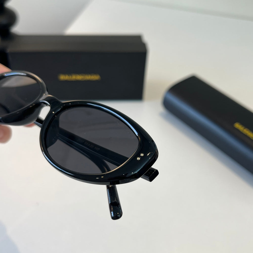 Balenciaga Rectangular Silver Lens Sunglasses for Men & Women - 466041 - detail image 6