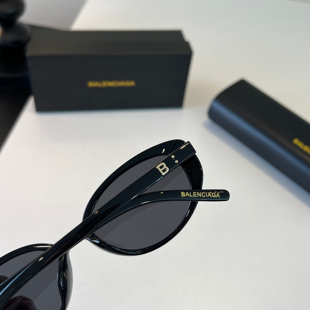 Balenciaga Rectangular Silver Lens Sunglasses for Men & Women - 466041 - detail image 7
