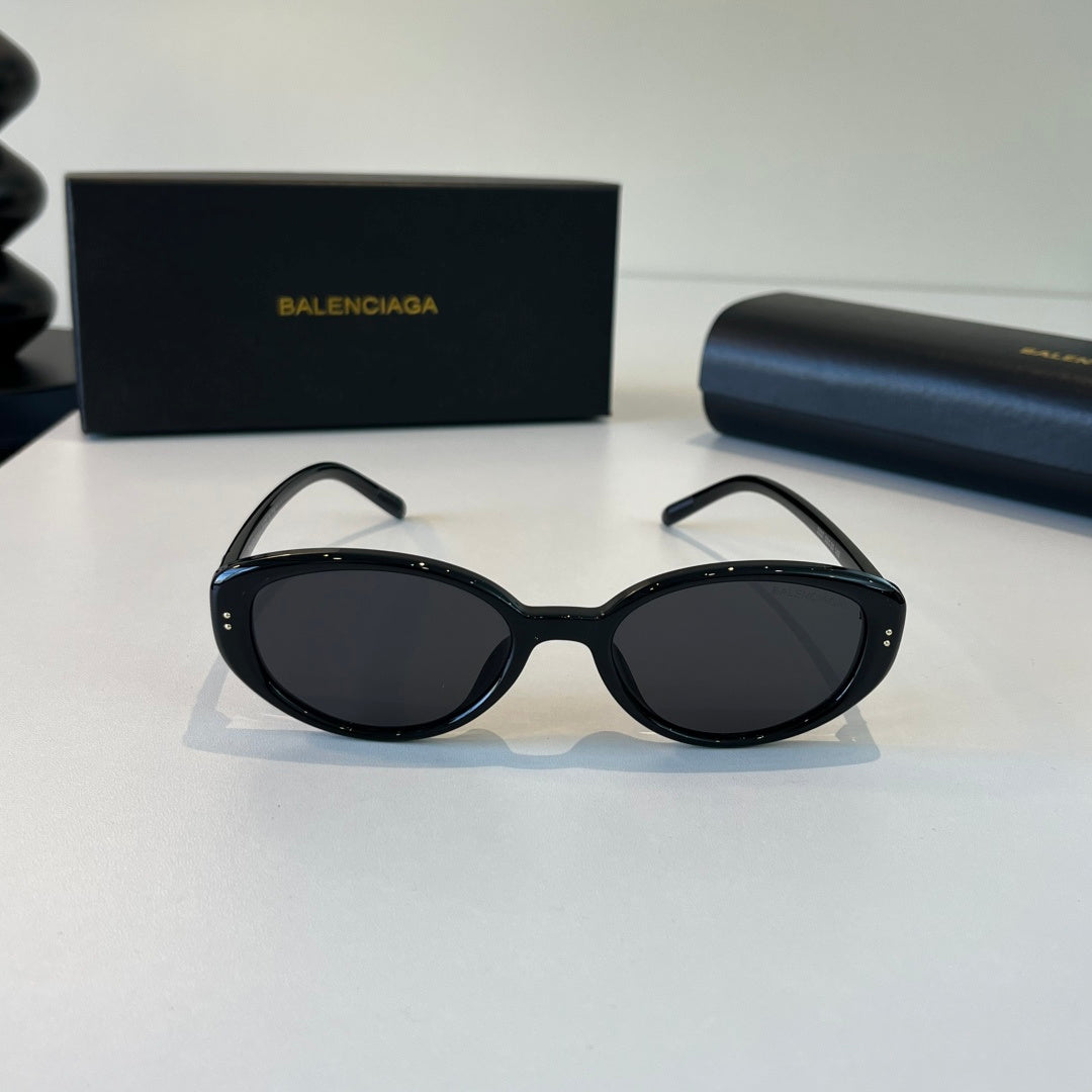 Balenciaga Rectangular Silver Lens Sunglasses for Men & Women - 466041 - detail image 2