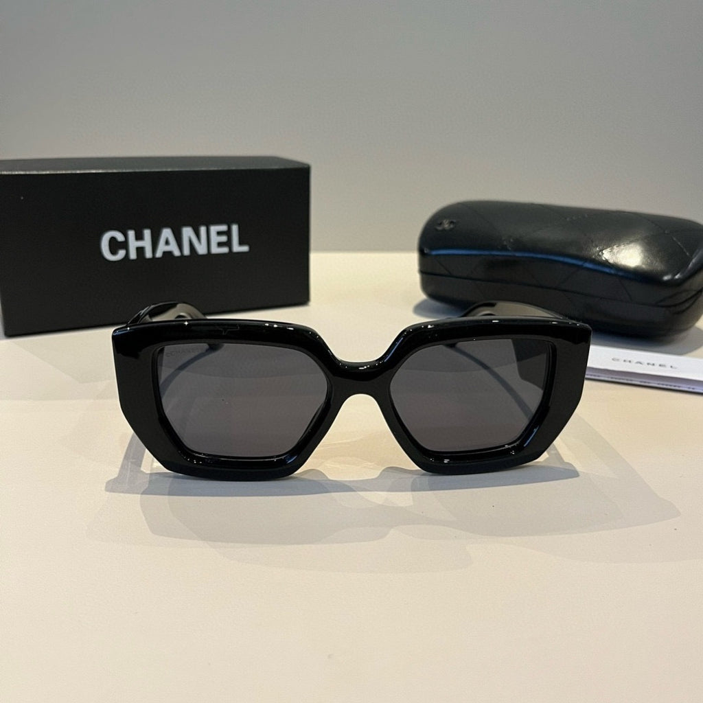 Chanel Fashion Black Lens Sunglasses for Men & Women - 493460 - detail image 2