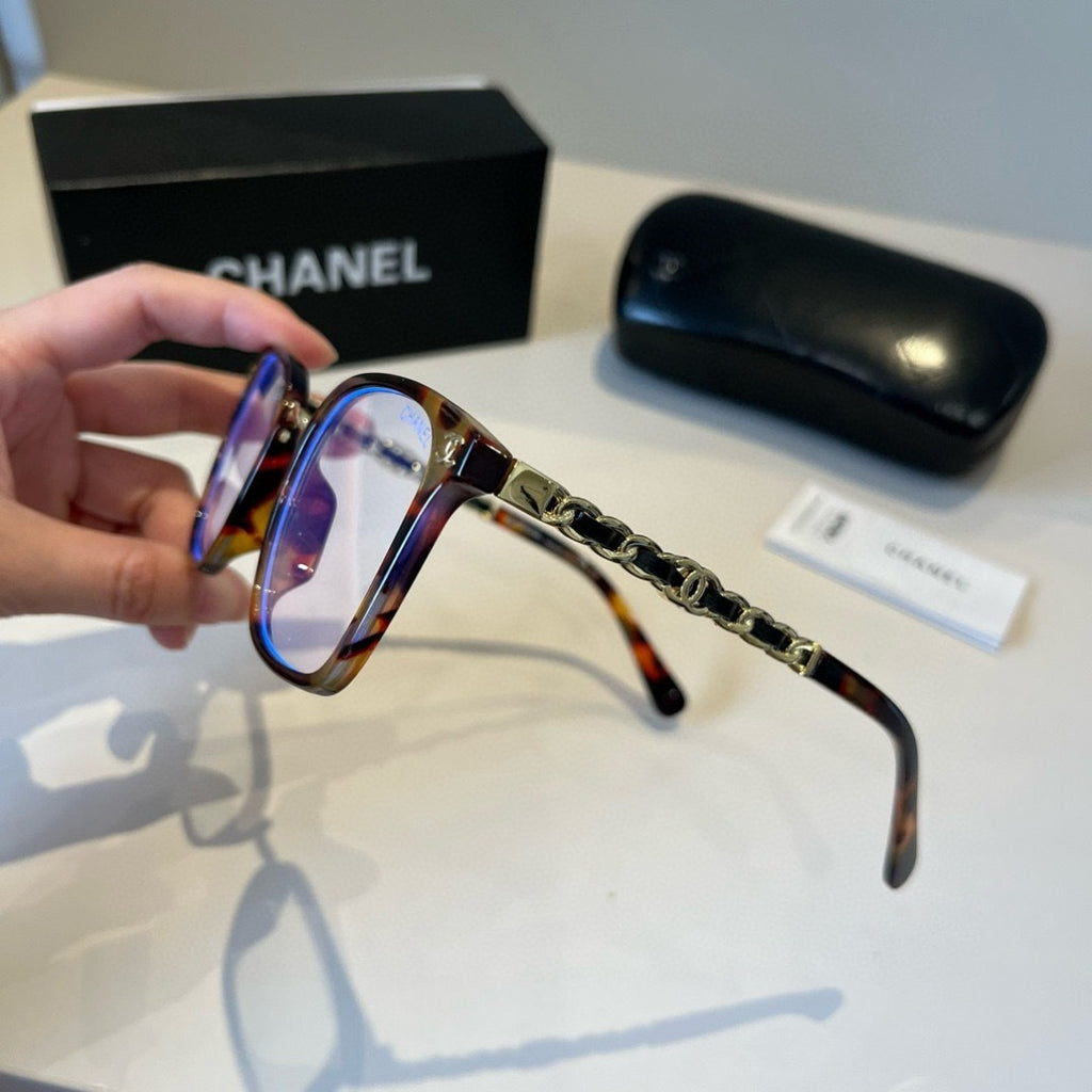 Chanel Oversized Silver Lens Sunglasses for Men & Women - 493463 - detail image 4
