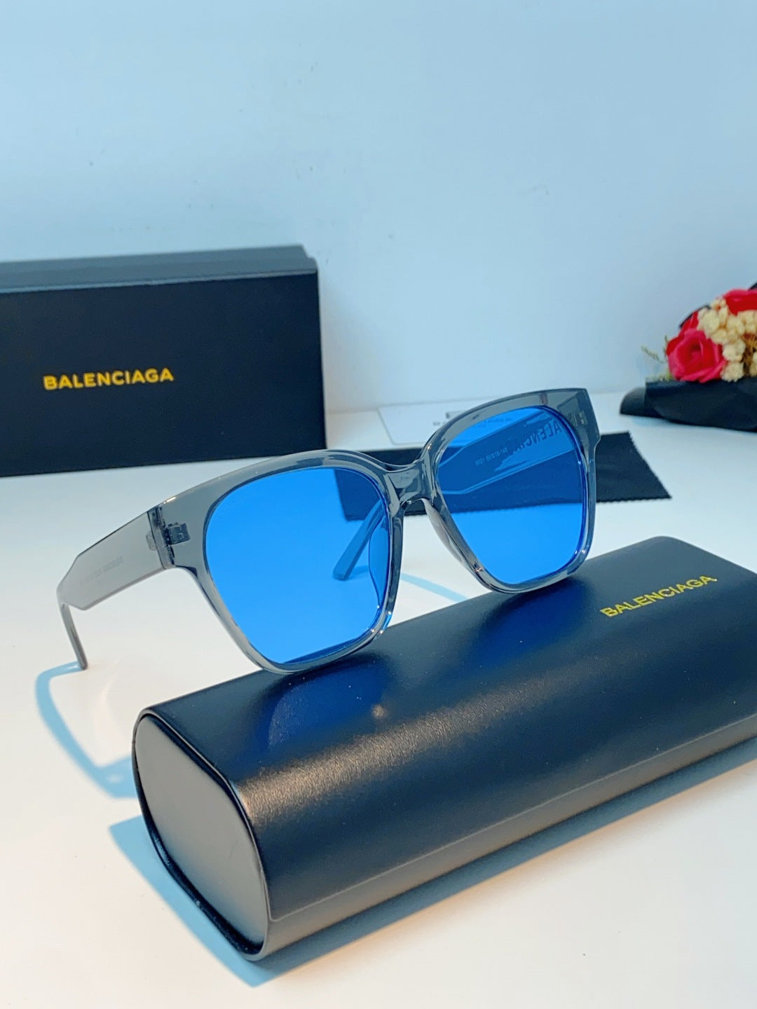 Balenciaga Cat-Eye Blue Lens Sunglasses for Men & Women - 382903 - detail image 11