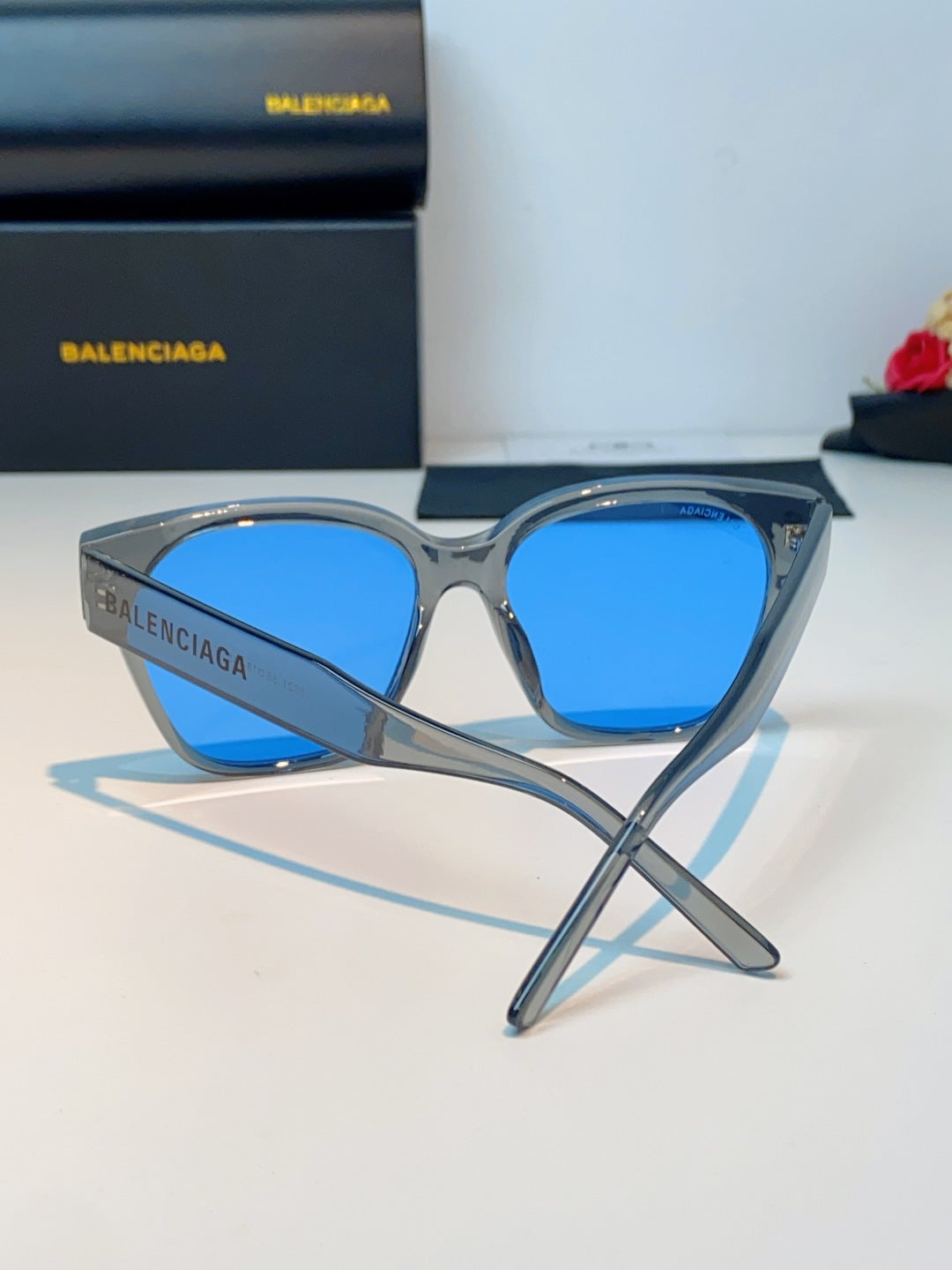 Balenciaga Cat-Eye Blue Lens Sunglasses for Men & Women - 382903 - detail image 3