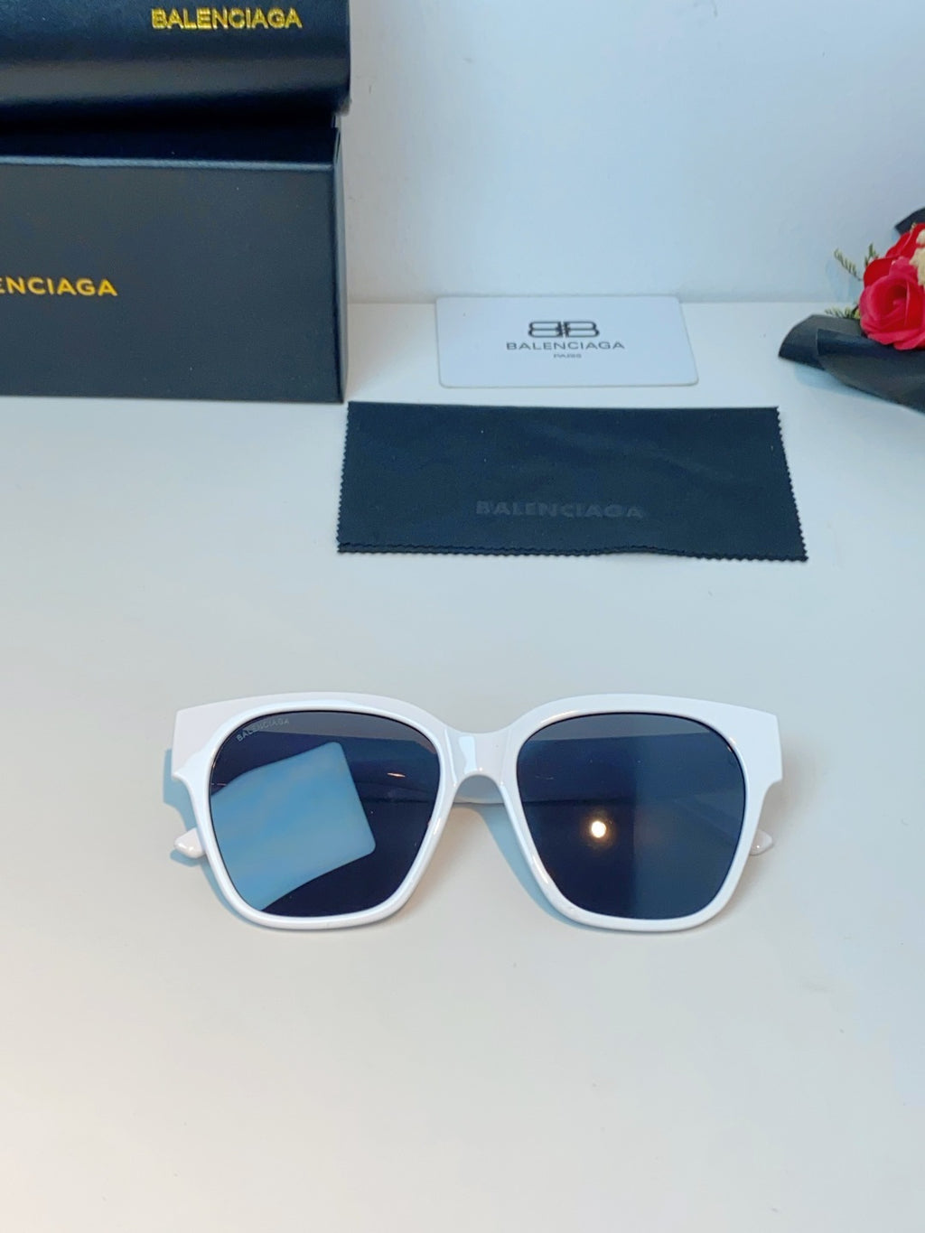 Balenciaga Cat-Eye Gray Lens Sunglasses for Men & Women - detail image 10