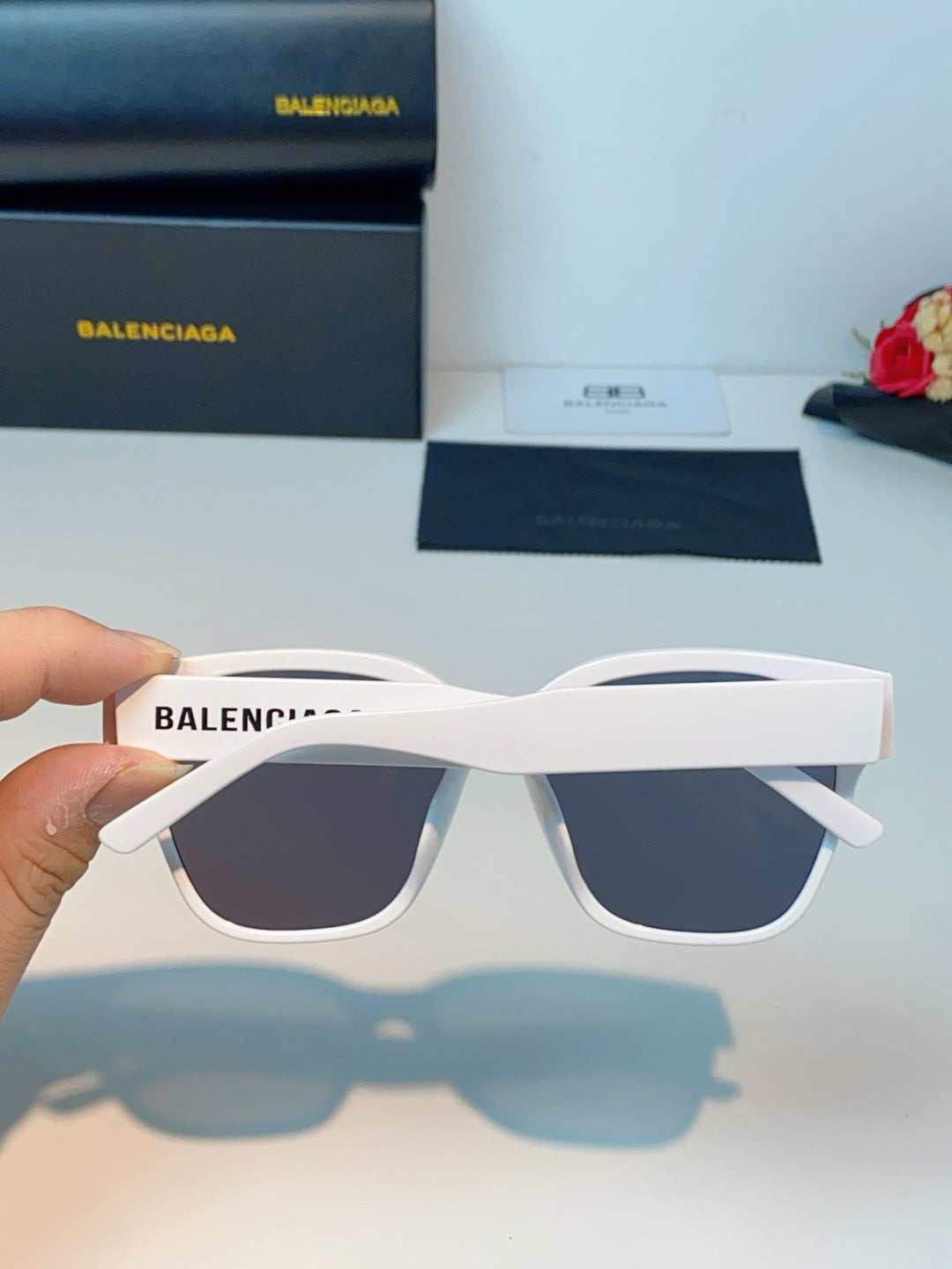Balenciaga Cat-Eye Gray Lens Sunglasses for Men & Women - detail image 5