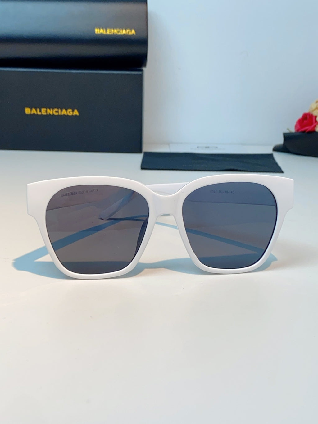 Balenciaga Cat-Eye Gray Lens Sunglasses for Men & Women - detail image 2