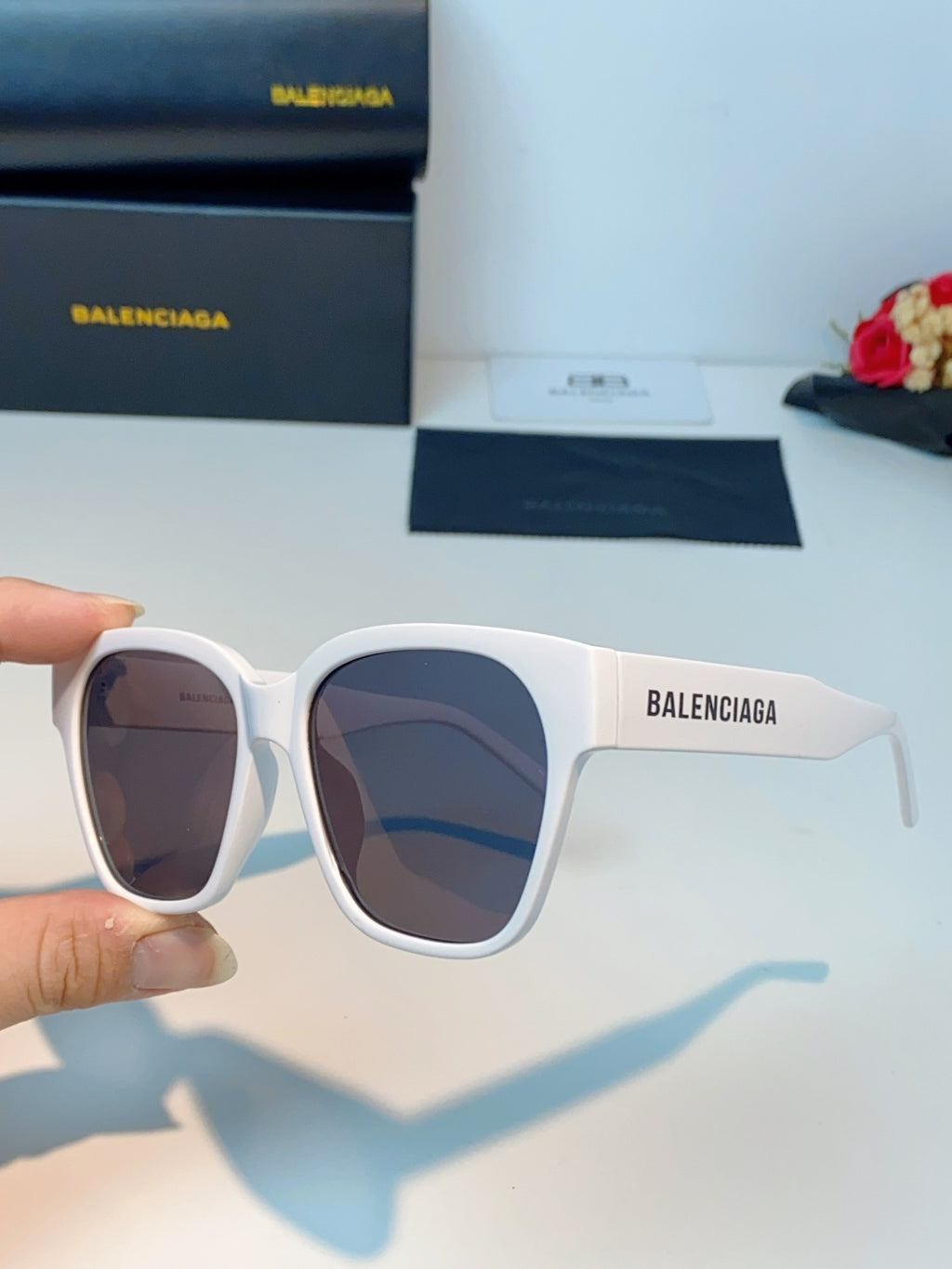 Balenciaga Cat-Eye Gray Lens Sunglasses for Men & Women - detail image 6