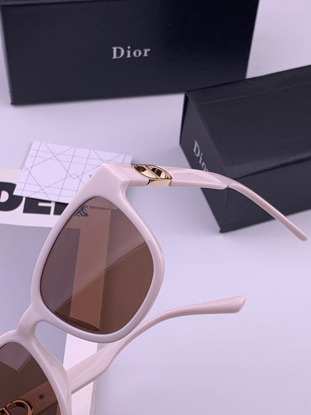Balenciaga BL1992 Polarized Metal Fashion Red Lens Sunglasses for Men & Women - detail image 3