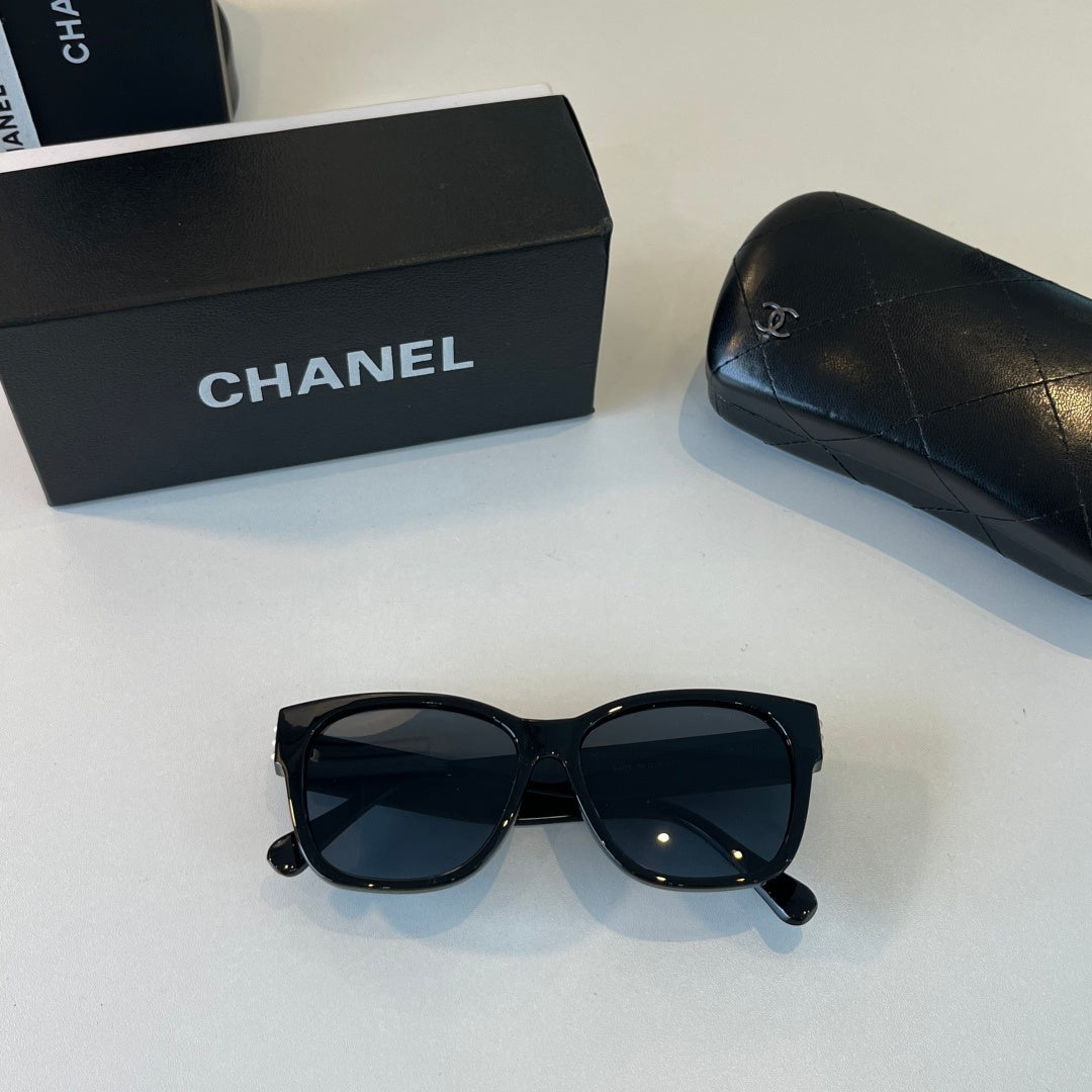 Chanel Oversized Black Lens Sunglasses for Men & Women - 493559 - detail image 4