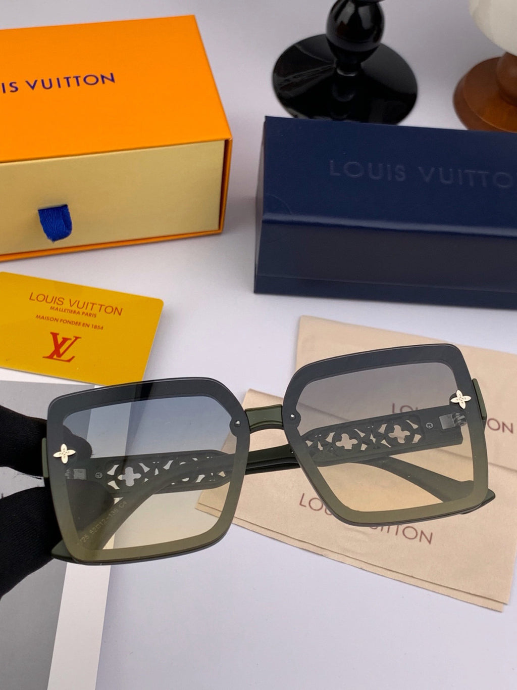 Louis Vuitton Fashion Gold Lens Sunglasses for Men & Women - 431216