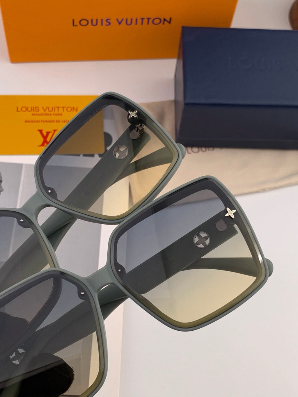 Louis Vuitton L4590 Polarized Square Blue Lens Sunglasses for Men & Women - detail image 3