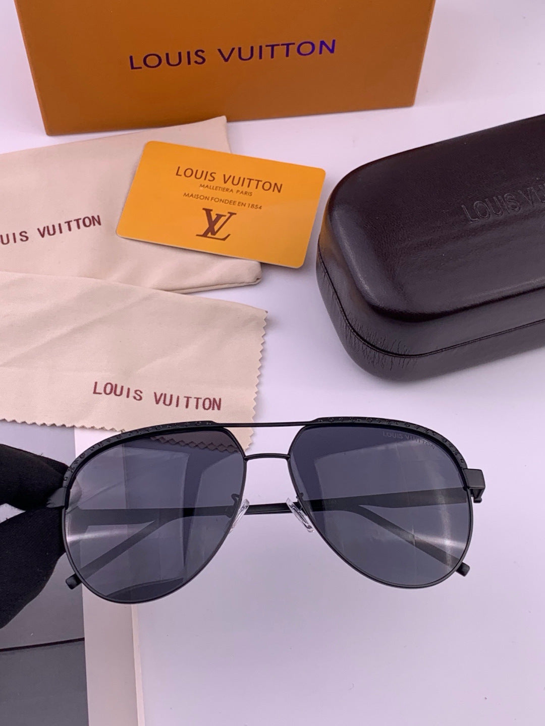 Louis Vuitton L01744 Aviator Black Lens Sunglasses for Men & Women - 431206 - detail image 5