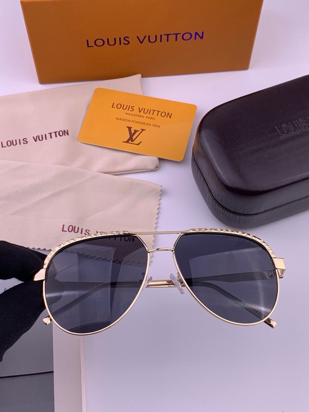 Louis Vuitton L01744 Aviator Black Lens Sunglasses for Men & Women - 431206 - detail image 2