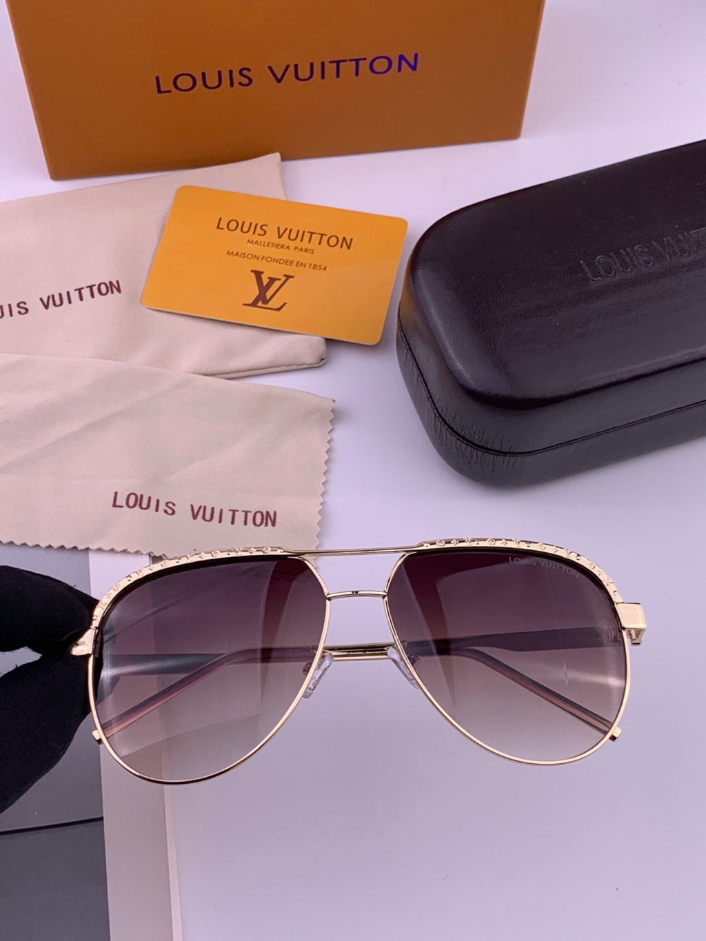 Louis Vuitton L01744 Aviator Black Lens Sunglasses for Men & Women - 431206 - detail image 4