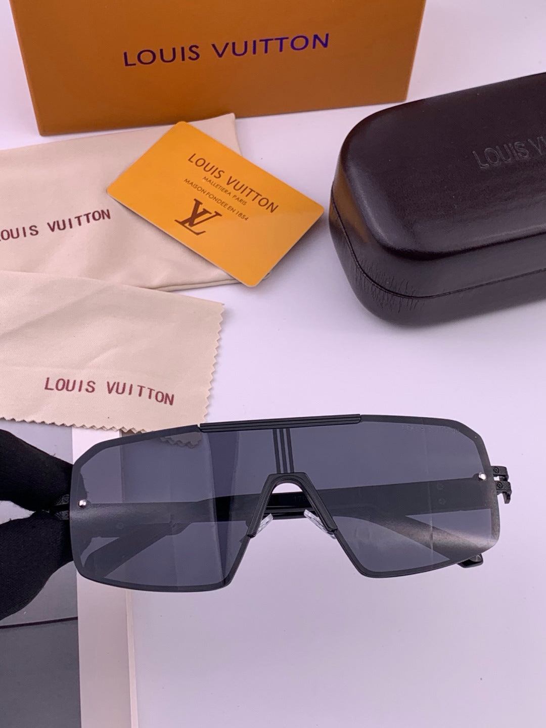Louis Vuitton L71757 Aviator Blue Lens Sunglasses for Men & Women - 431207 - detail image 2