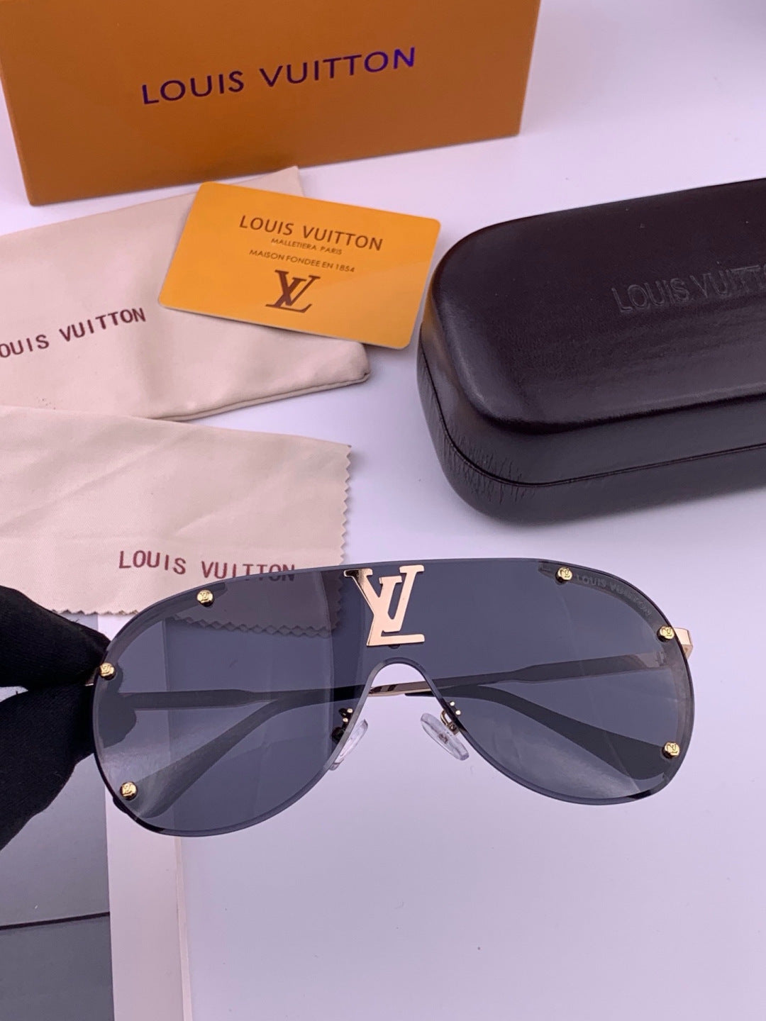 Louis Vuitton L81756 Aviator Black Lens Sunglasses for Men & Women - 431209 - detail image 3