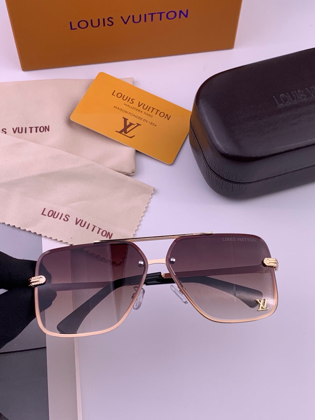 Louis Vuitton L91747 Aviator Gold Lens Sunglasses for Men & Women - 431213 - detail image 3
