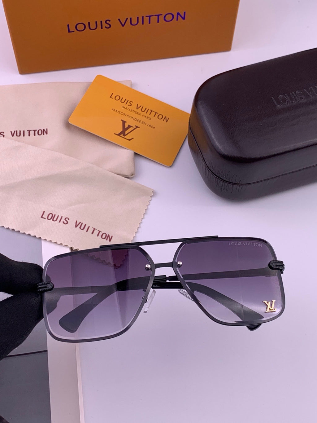 Louis Vuitton L91747 Aviator Gold Lens Sunglasses for Men & Women - 431213 - detail image 2