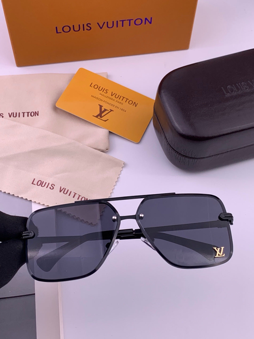 Louis Vuitton L91747 Aviator Gold Lens Sunglasses for Men & Women - 431213 - detail image 5