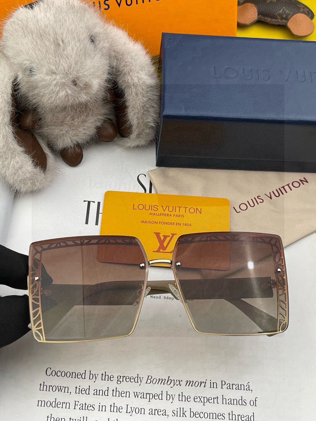 Louis Vuitton L3730 Square Red Lens Sunglasses for Men & Women - 431214
