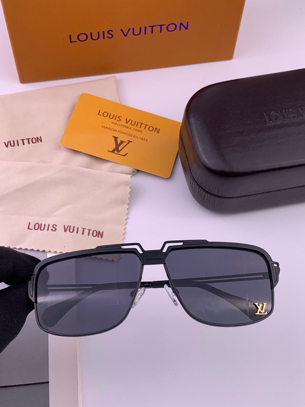 Louis Vuitton L91757 Aviator Black Lens Sunglasses for Men & Women - 431202
