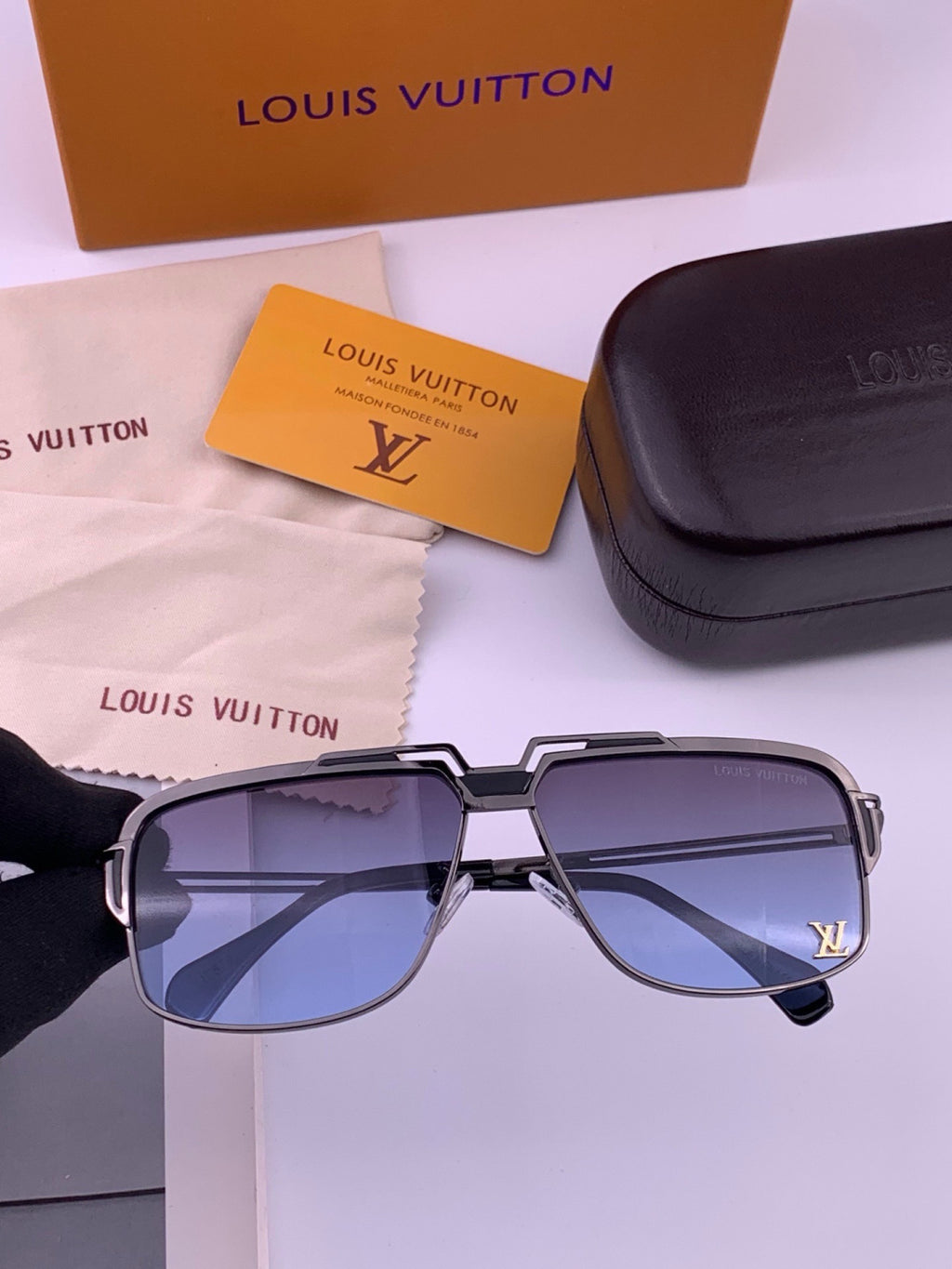 Louis Vuitton L91757 Aviator Black Lens Sunglasses for Men & Women - 431202 - detail image 4