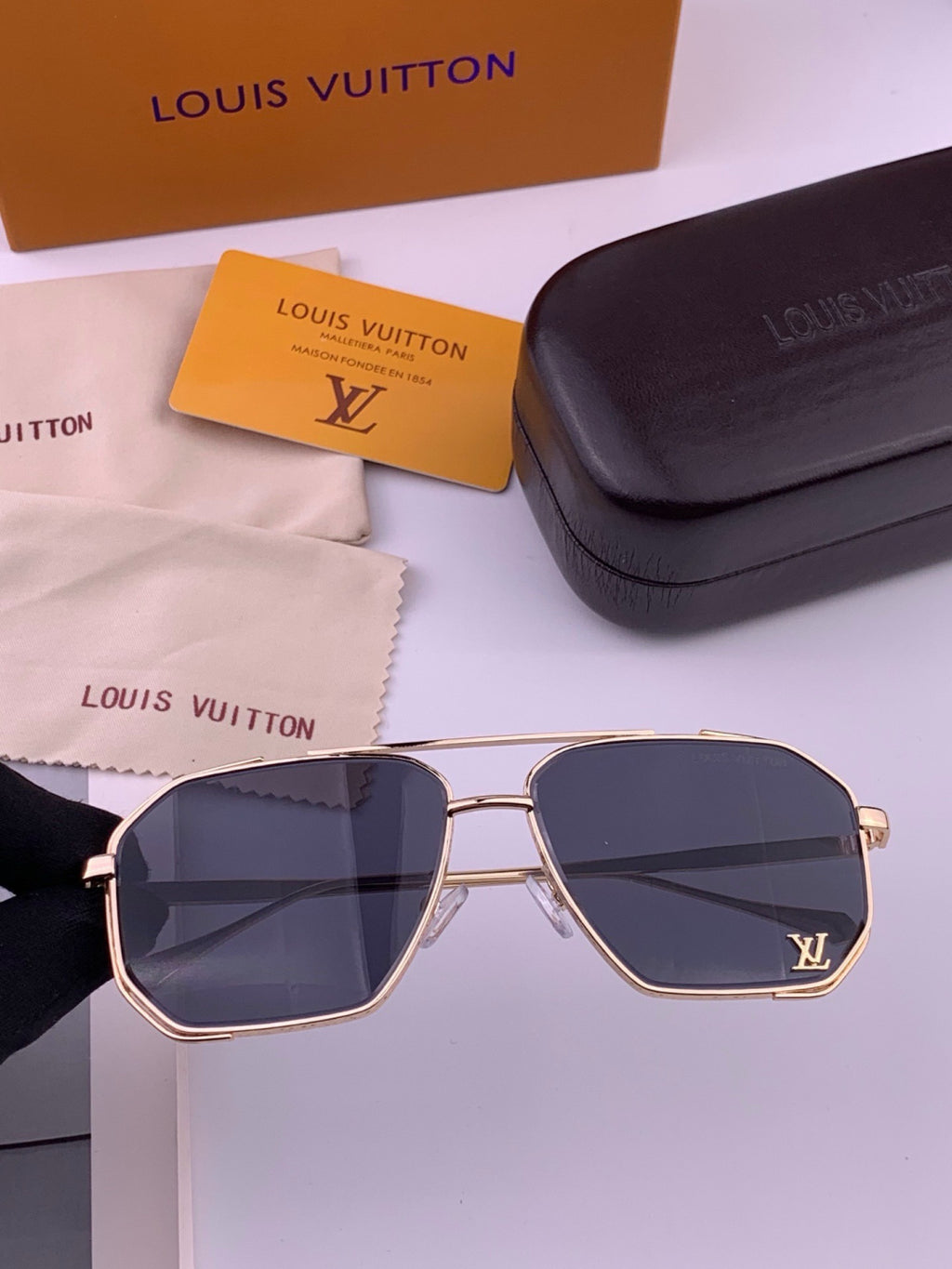 Louis Vuitton L31758 Aviator Black Lens Sunglasses for Men & Women - 431203