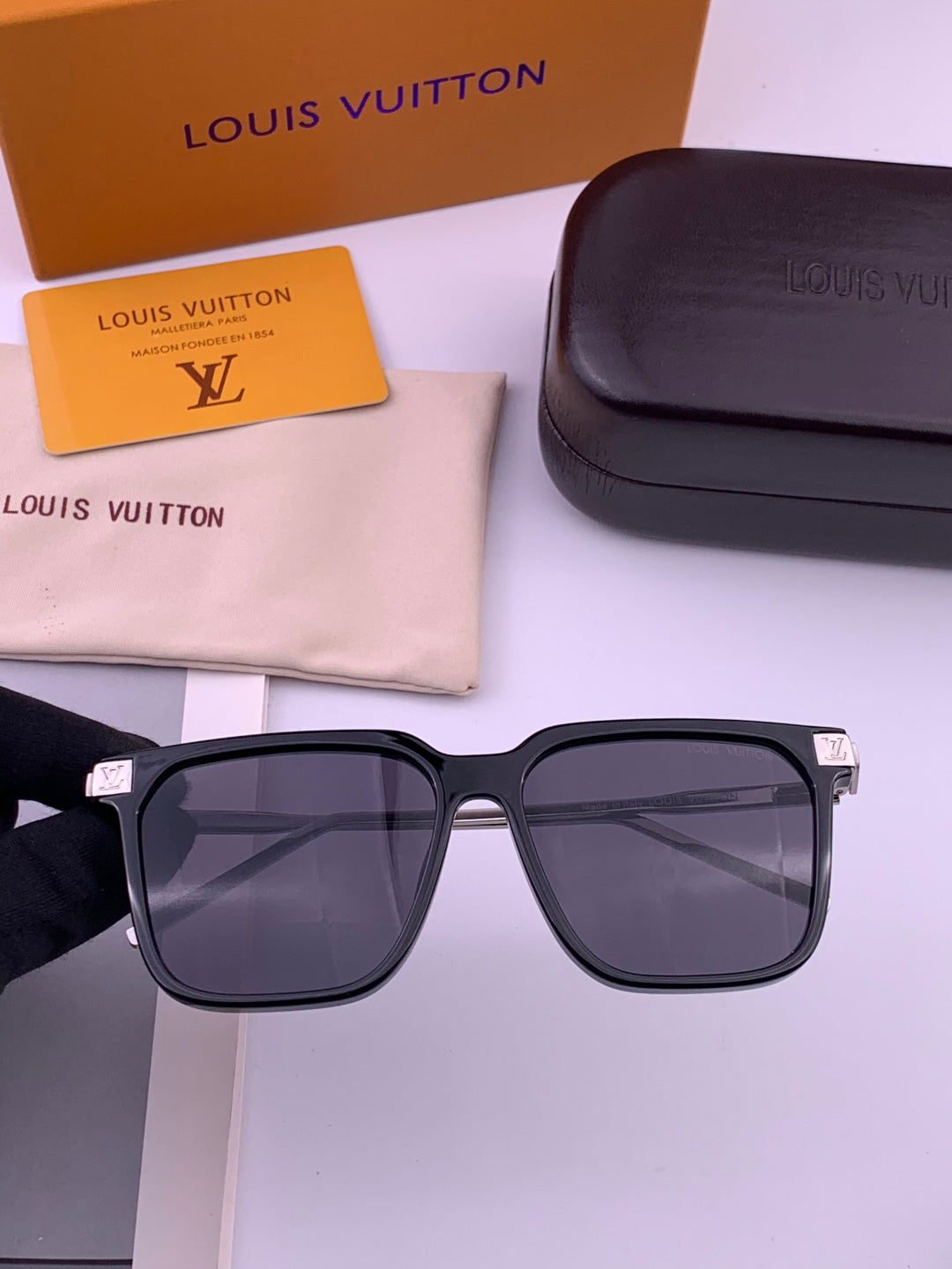 Louis Vuitton L7166 Aviator Gold Lens Sunglasses for Men & Women - 431197