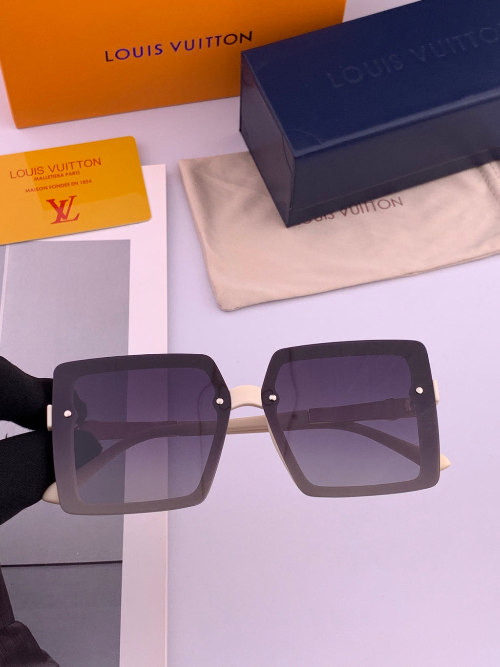 Louis Vuitton L2711 Polarized Square Red Lens Sunglasses for Men & Wo - 431289 - detail image 3