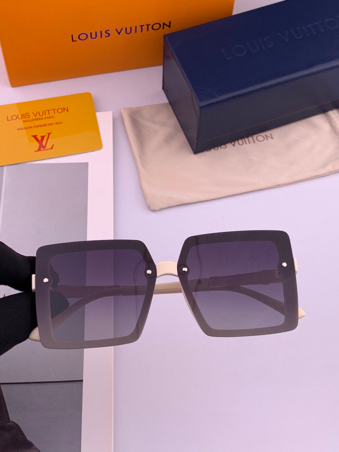Louis Vuitton L2711 Polarized Square Red Lens Sunglasses for Men & Wo - 431289 - detail image 3