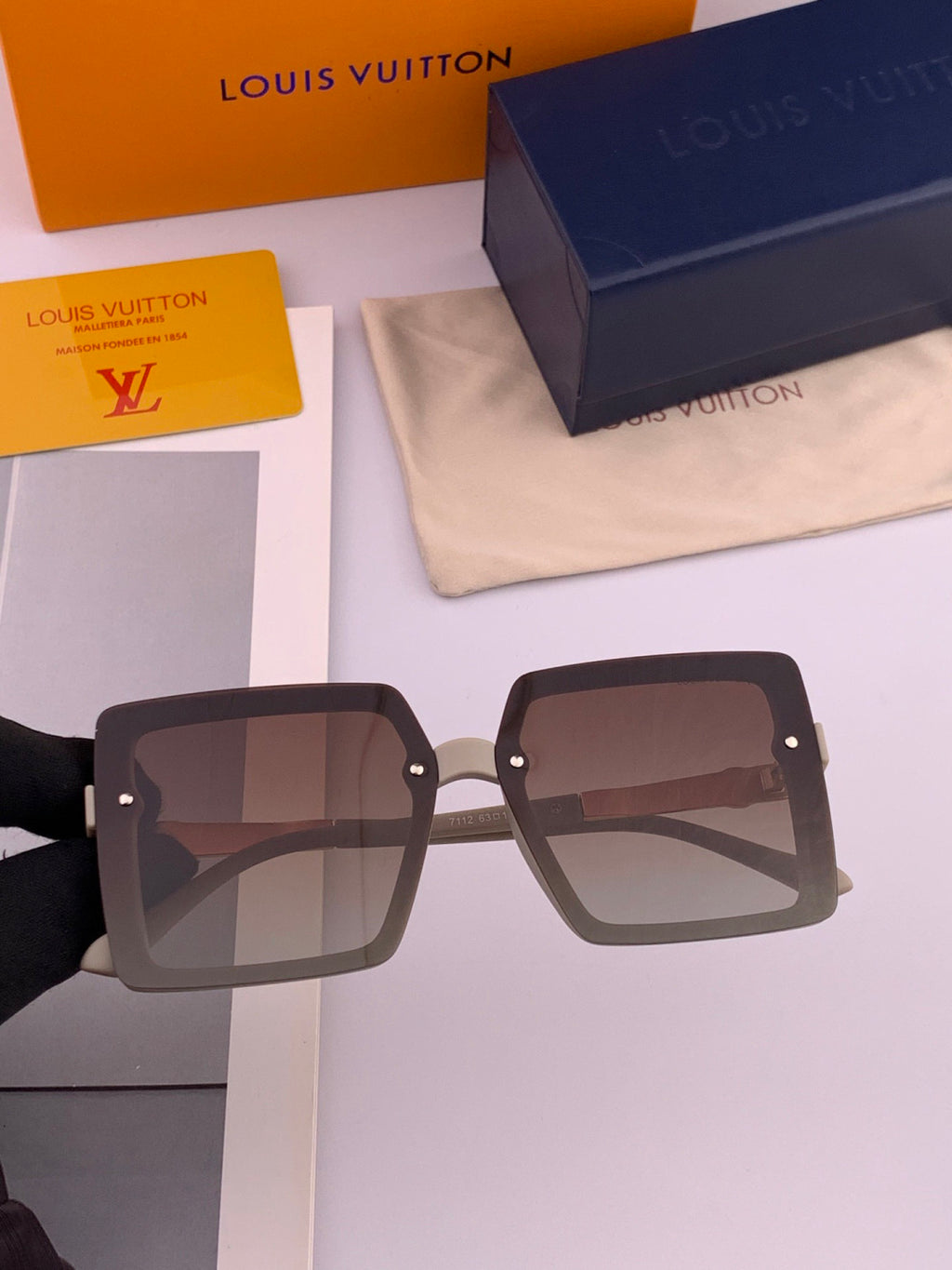 Louis Vuitton L2711 Polarized Square Red Lens Sunglasses for Men & Wo - 431289