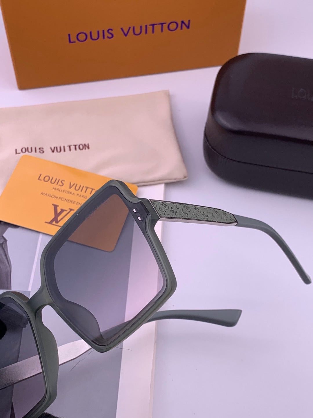 Louis Vuitton L1577 Polarized Square Gray Lens Sunglasses for Men & W - 431292 - detail image 3