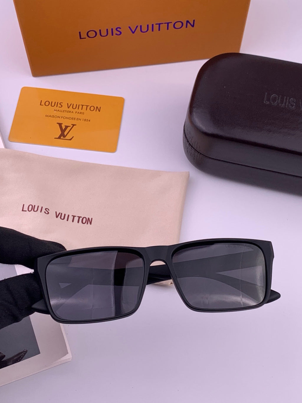 Louis Vuitton Fashion Gold Lens Sunglasses for Men & Women - 431293