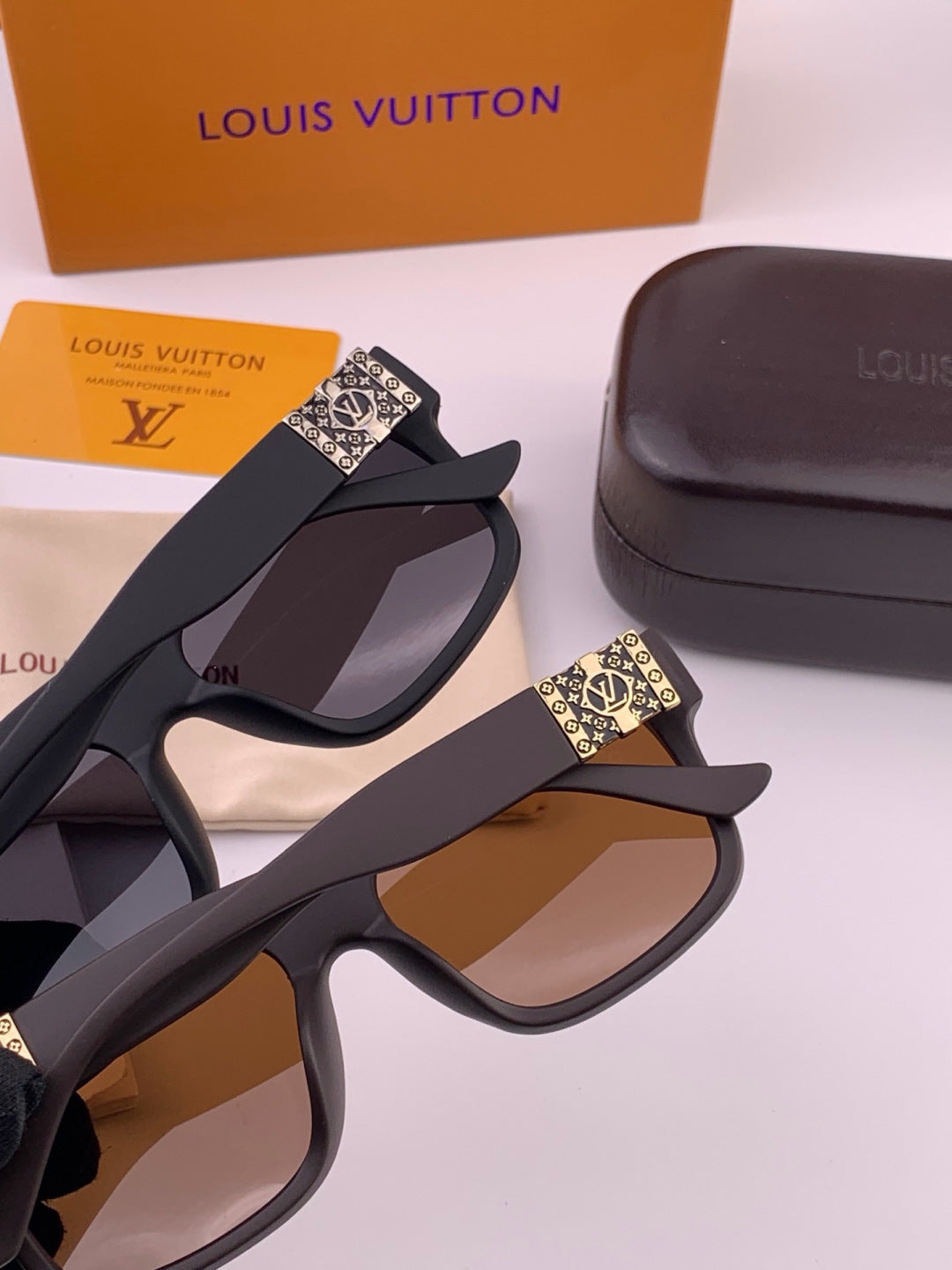 Louis Vuitton Fashion Gold Lens Sunglasses for Men & Women - 431093 - detail image 5