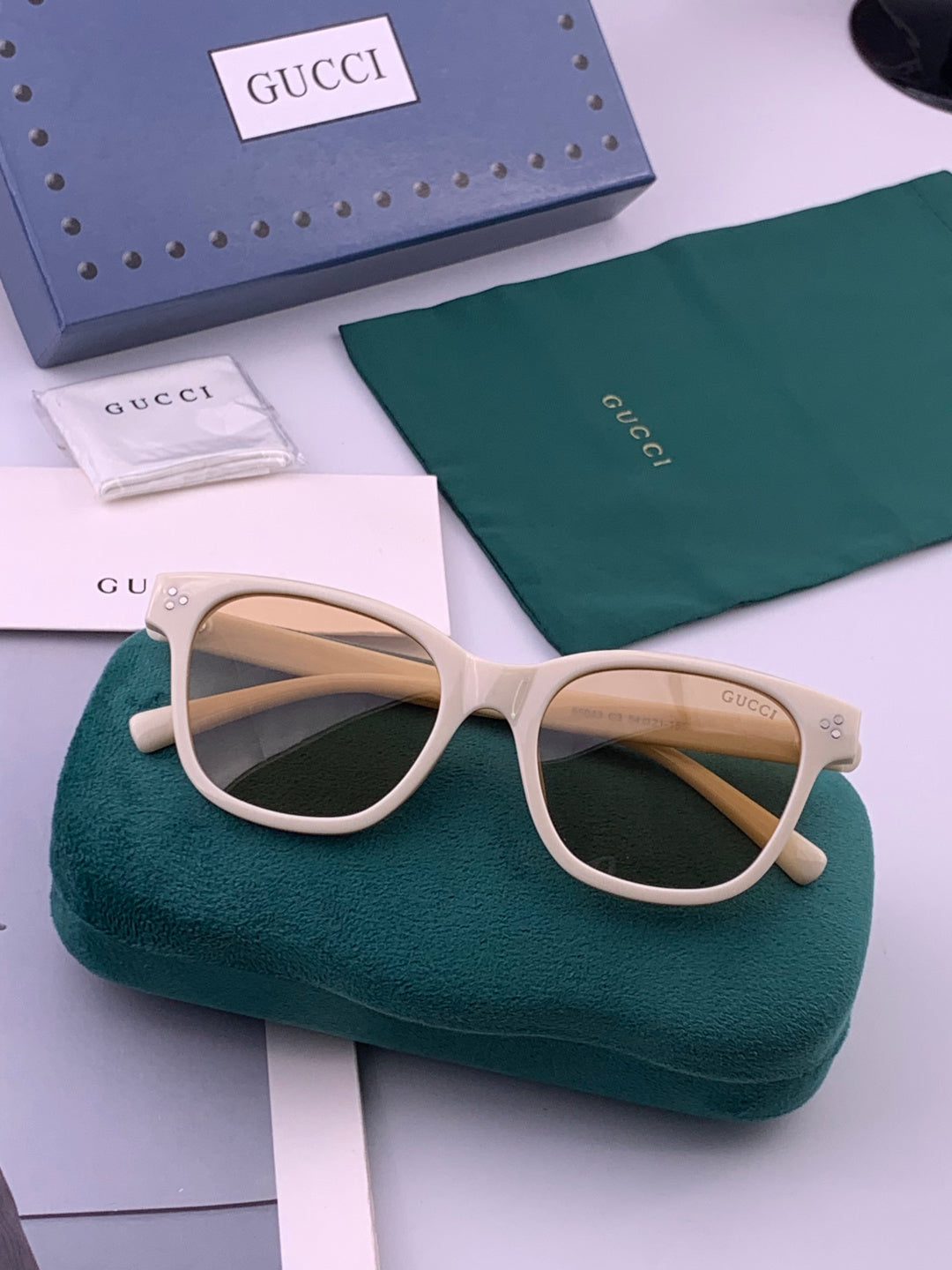 Gucci G35504 Polarized Fashion Black Lens Sunglasses for Men & Women - detail image 6
