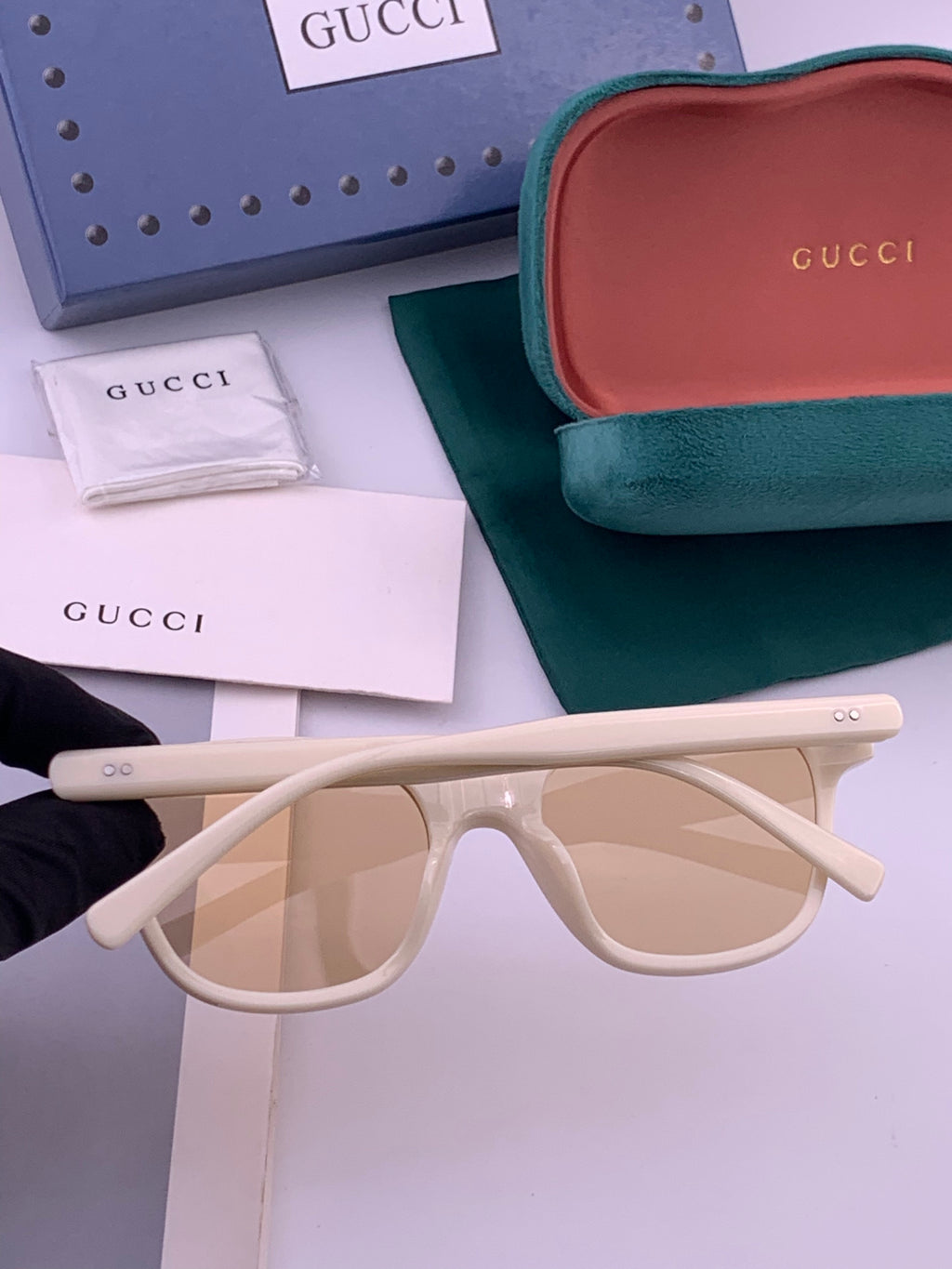 Gucci G35504 Polarized Fashion Black Lens Sunglasses for Men & Women - detail image 4