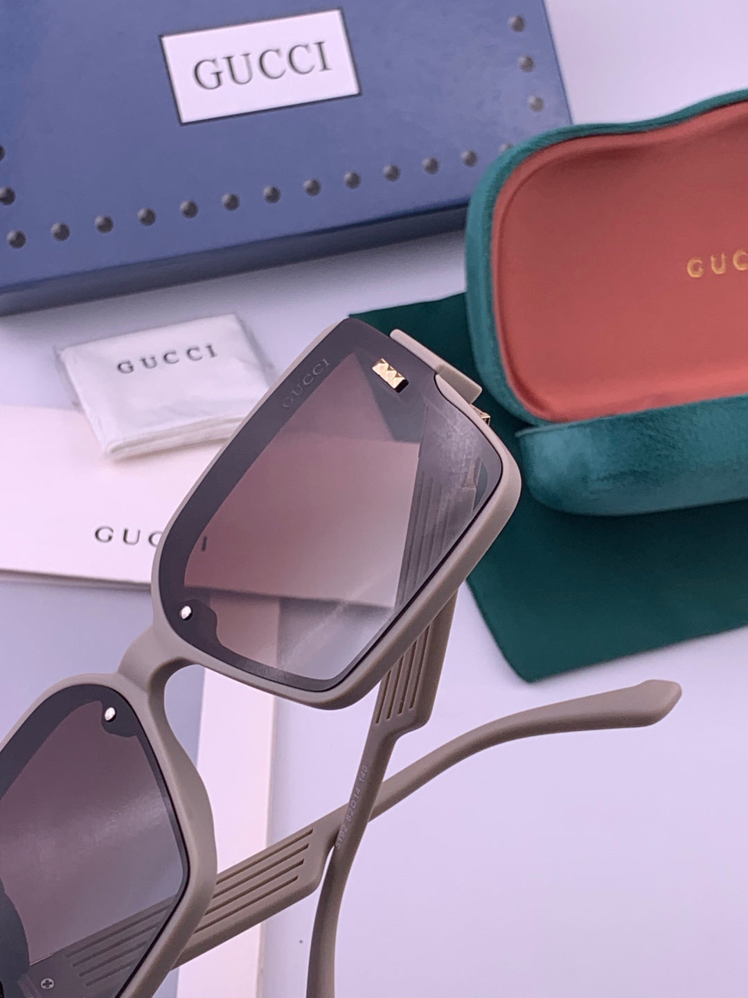 Gucci G2519 Polarized Fashion Black Lens Sunglasses for Women - detail image 2