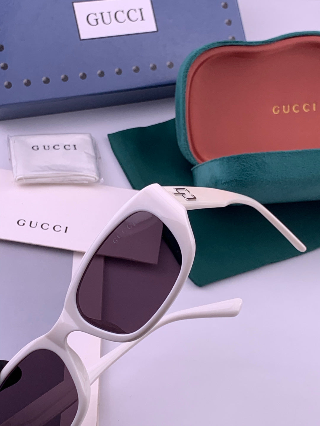 Gucci G7106 Polarized Fashion Black Lens Sunglasses for Men & Women - detail image 4