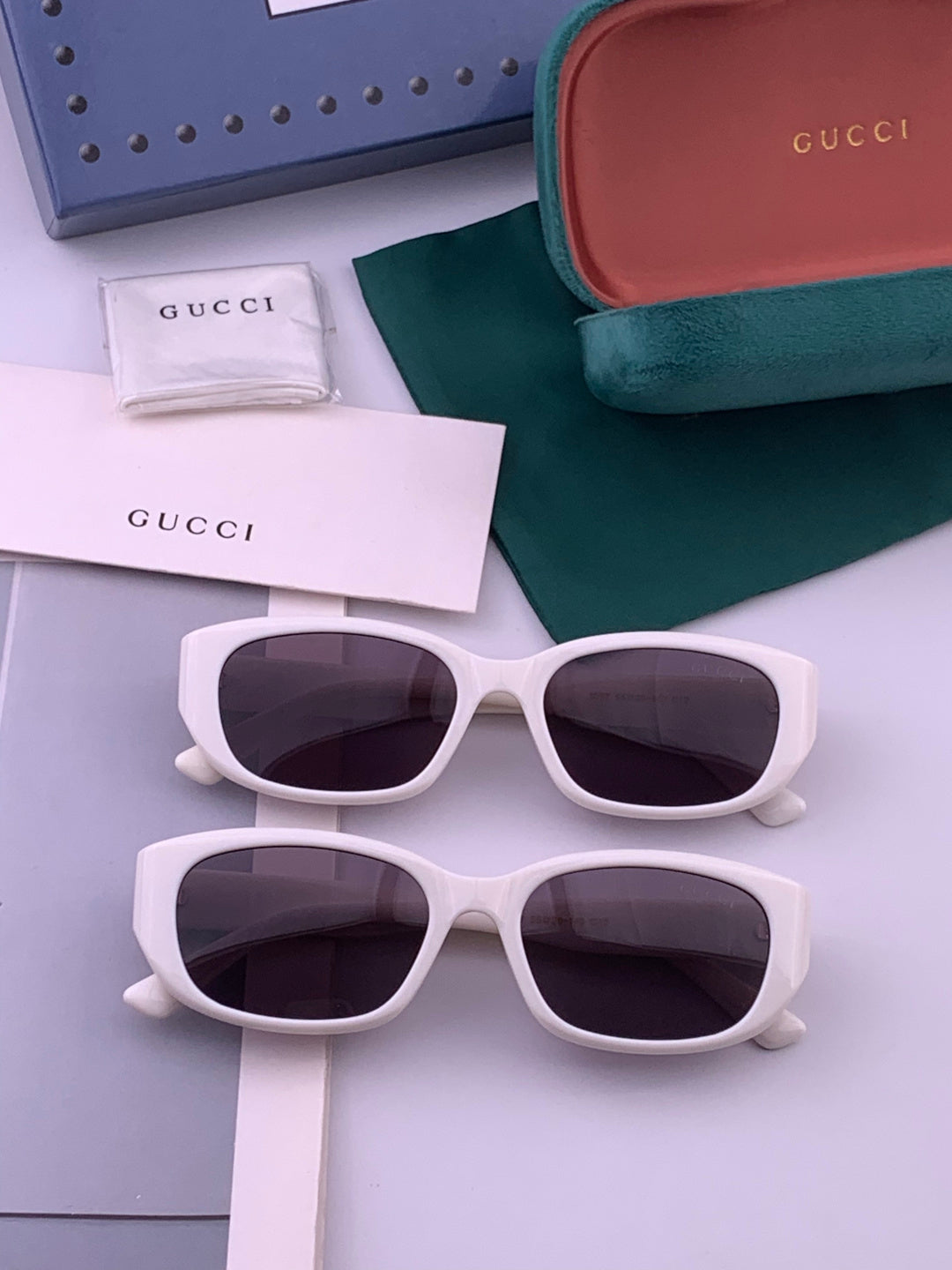 Gucci G7106 Polarized Fashion Black Lens Sunglasses for Men & Women - detail image 7