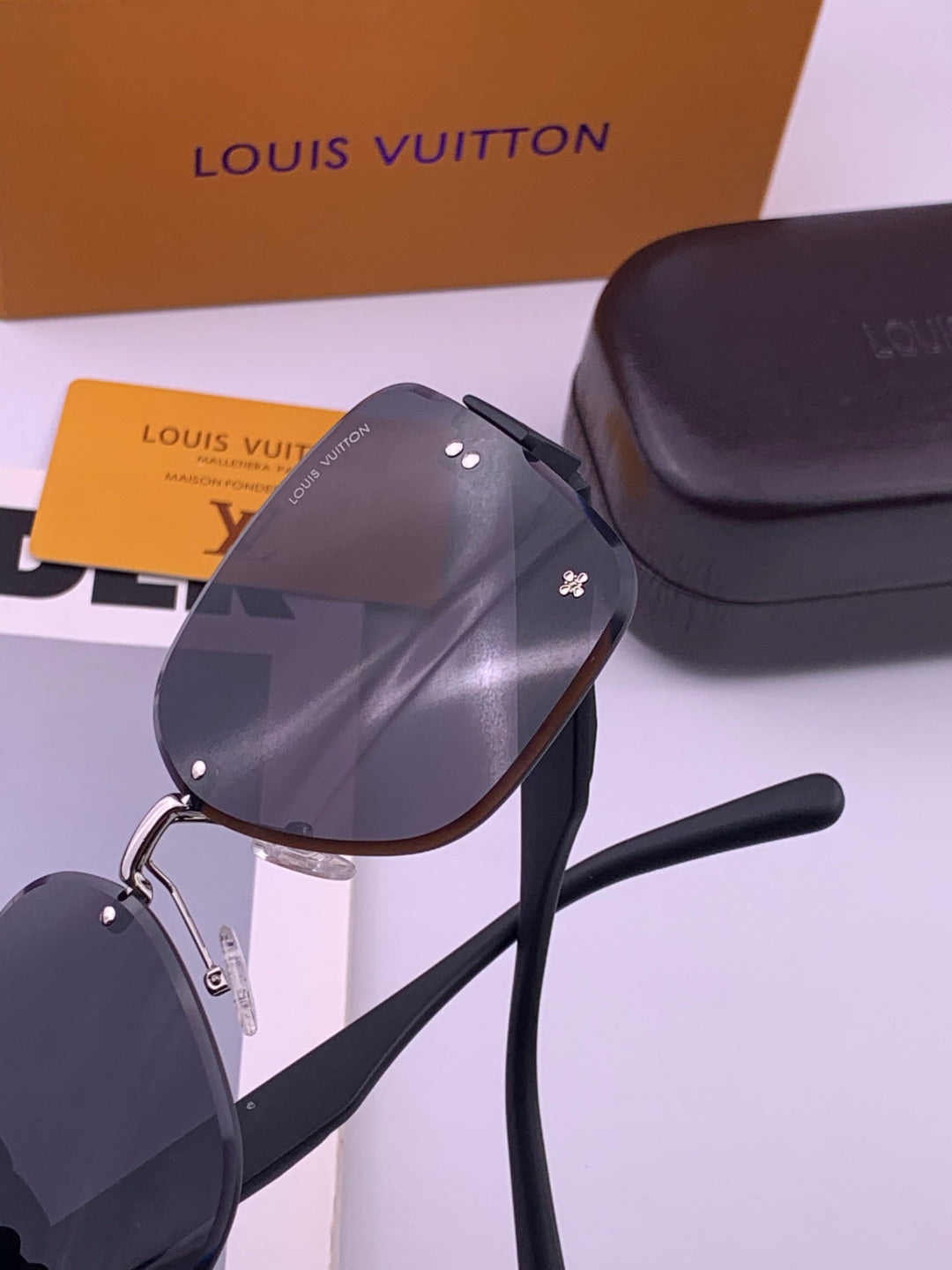 Louis Vuitton L1550 Square Gold Lens Sunglasses for Men & Women - 431286 - detail image 7