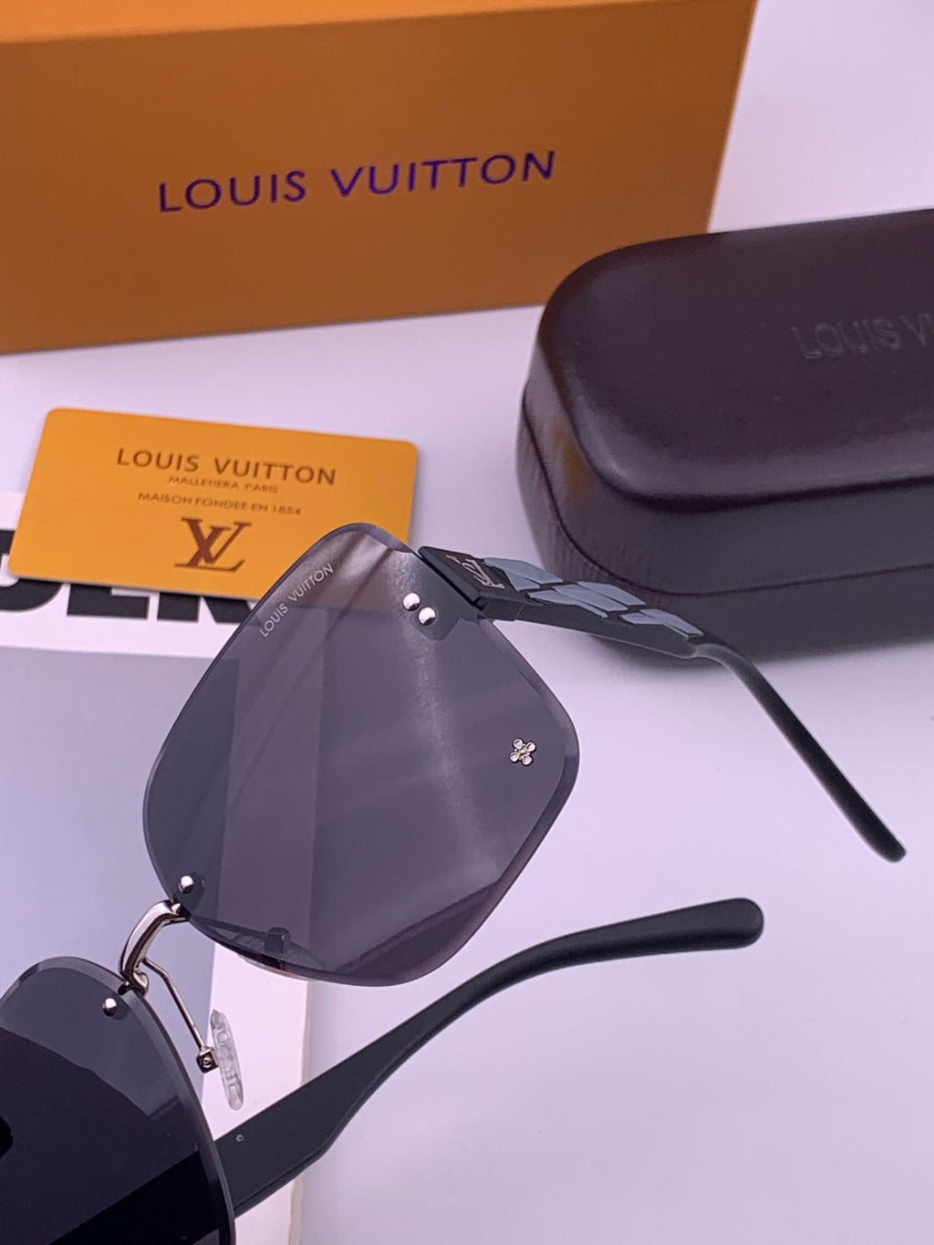 Louis Vuitton L1550 Square Gold Lens Sunglasses for Men & Women - 431286 - detail image 3