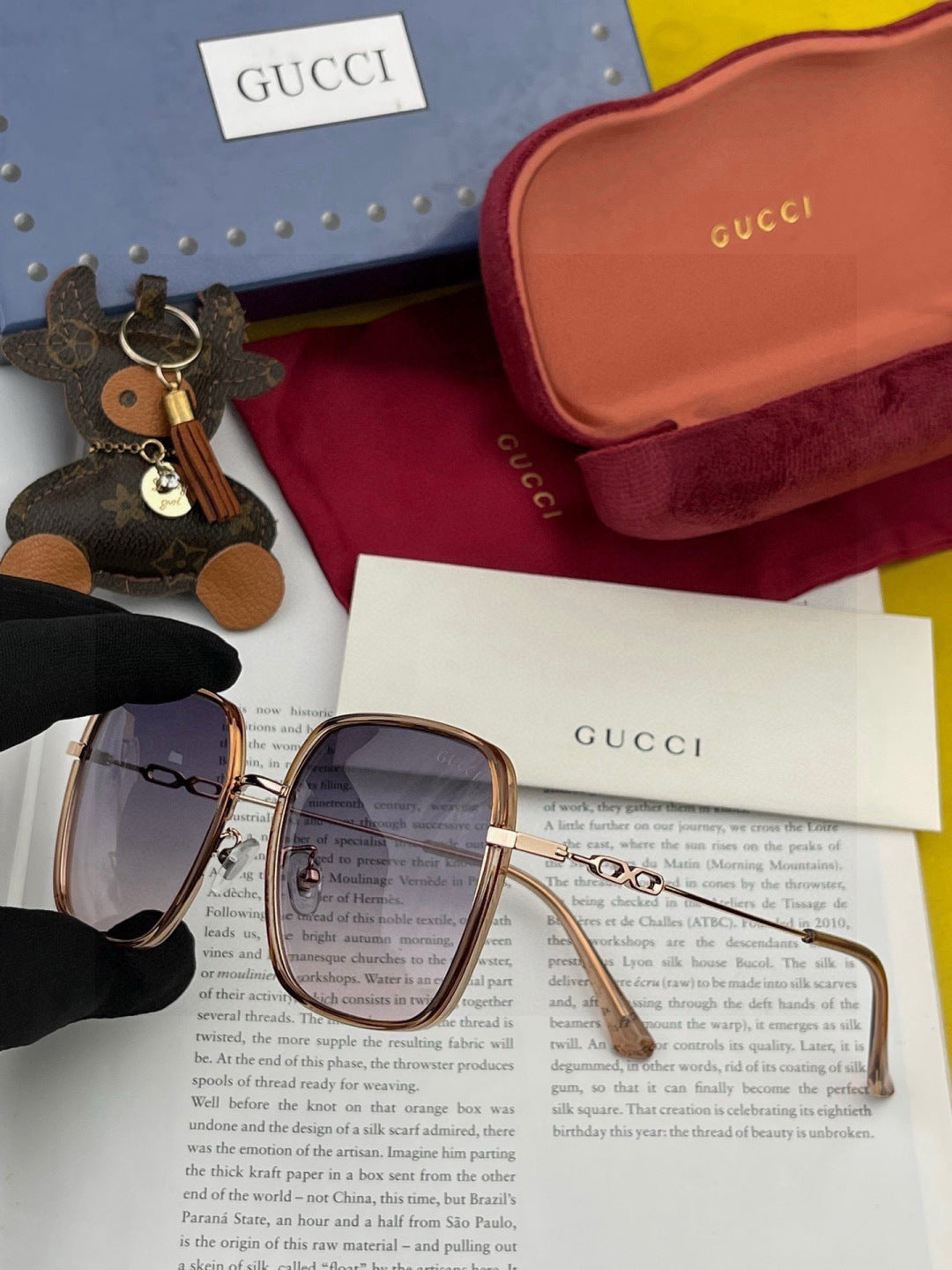 Gucci G1377 Polarized Round Red Lens Sunglasses for Men & Women - detail image 3