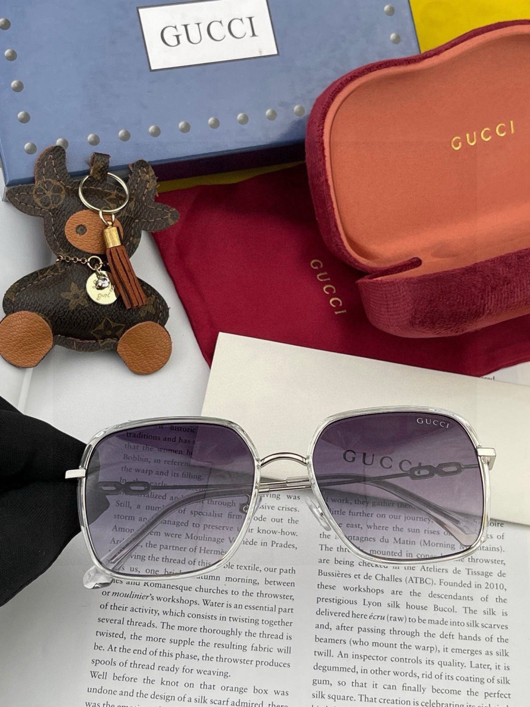 Gucci G1377 Polarized Round Red Lens Sunglasses for Men & Women - detail image 2