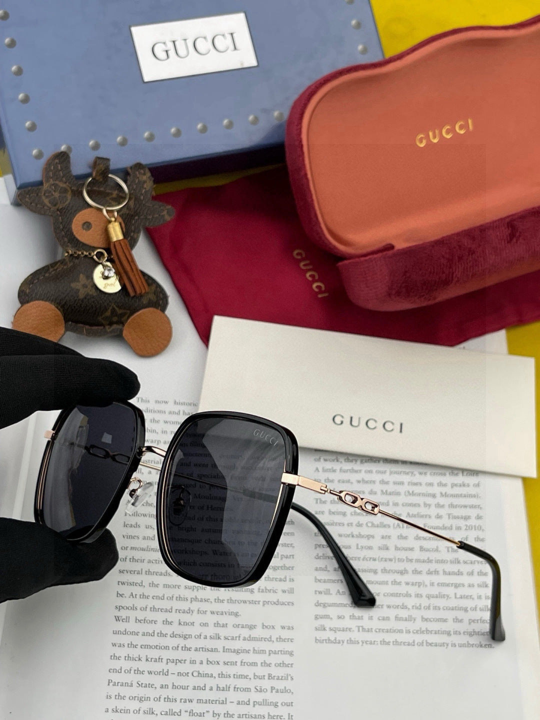 Gucci G1377 Polarized Round Red Lens Sunglasses for Men & Women - detail image 4