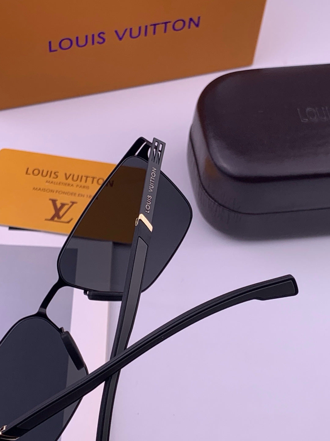 Louis Vuitton L516 Fashion Gold Lens Sunglasses for Men & Women - 431269 - detail image 5