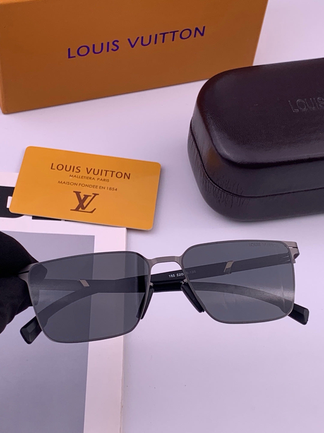Louis Vuitton L516 Fashion Gold Lens Sunglasses for Men & Women - 431271