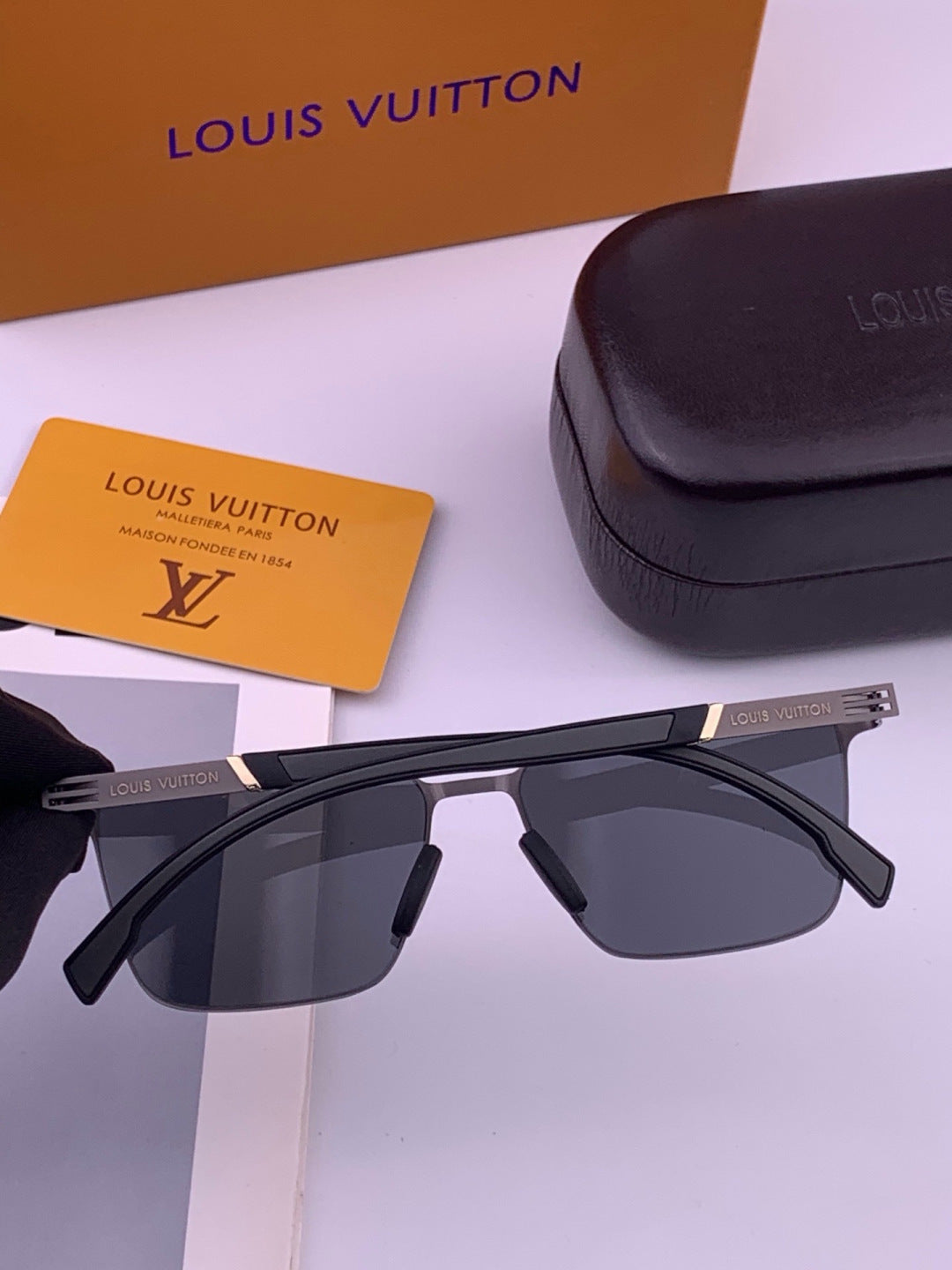 Louis Vuitton L516 Fashion Gold Lens Sunglasses for Men & Women - 431271 - detail image 5