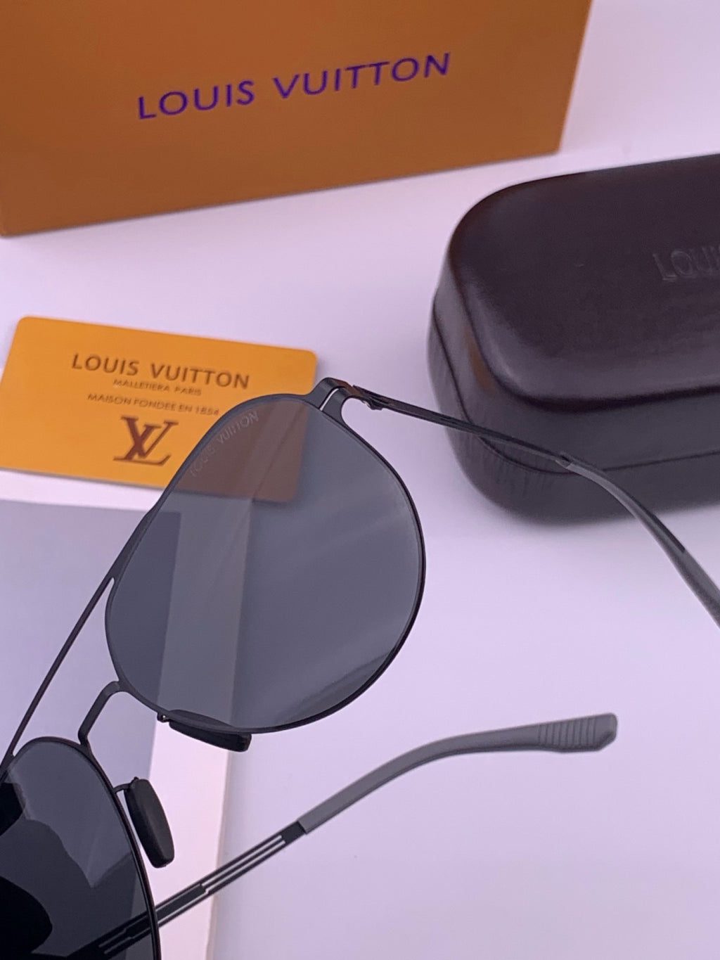 Louis Vuitton L39 Fashion Gold Lens Sunglasses for Men & Women - 431272 - detail image 3